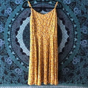 Old Navy sundress gold w/ floral print 🌞💜